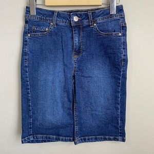 Suzy Shier Women's Navy Wash Denim Long Walking Shorts Size‎ 1